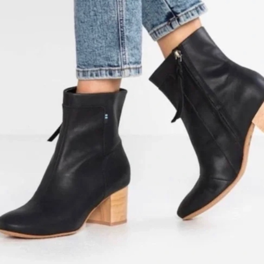 Toms black leather Evie boot size 8